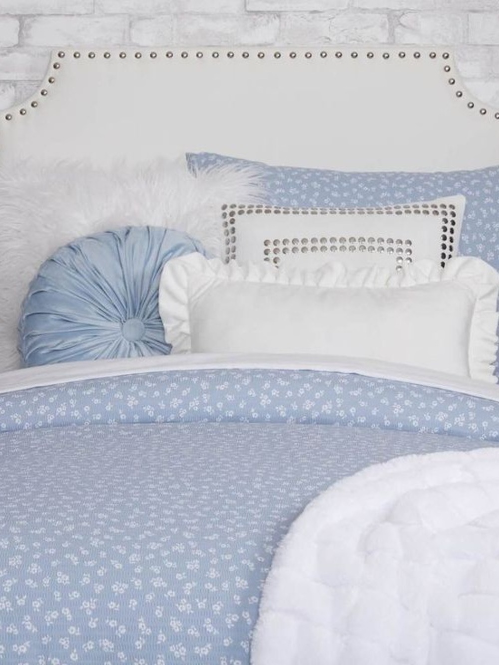Dormify Full/Queen Floral Home Bedding Comforter Set with White Accents